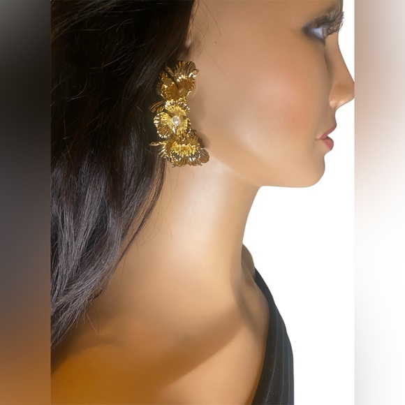 House of Harlow 1960 Flower gold tone hoop earrings with pearls - Picture 2 of 7